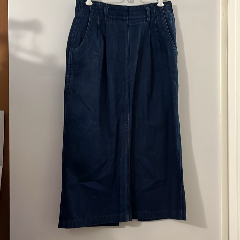 Bechamel size 8 dark wash denim skirt size 8 front pockets